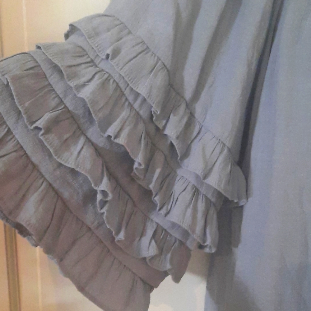 Gray Ruffled 3/4 Sleeve Tunic - Picture 3 of 7